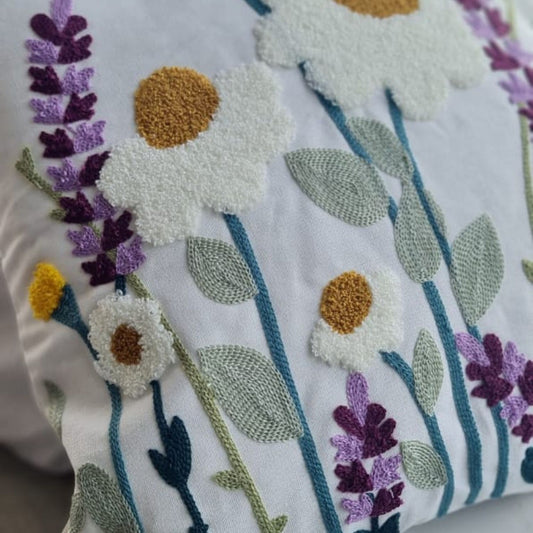 Funda Blanca Bordada Lavanda Y Margarita 45x42
