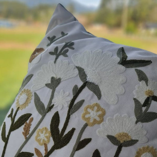 Funda Blanca Bordada Blancas Con Ramas Verdes 45x42