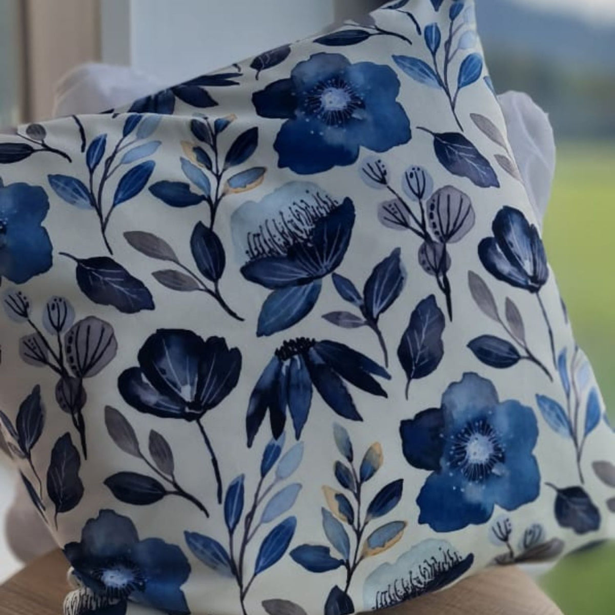 Funda Impresa Flores Azules Con Ramas Verdes 45x42