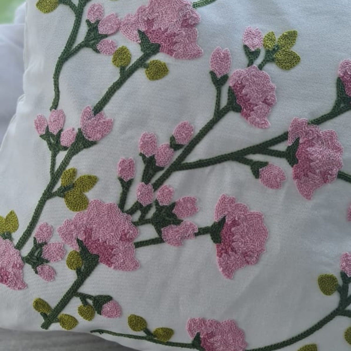 Funda Blanca Bordada Rosas Rosas 45x42