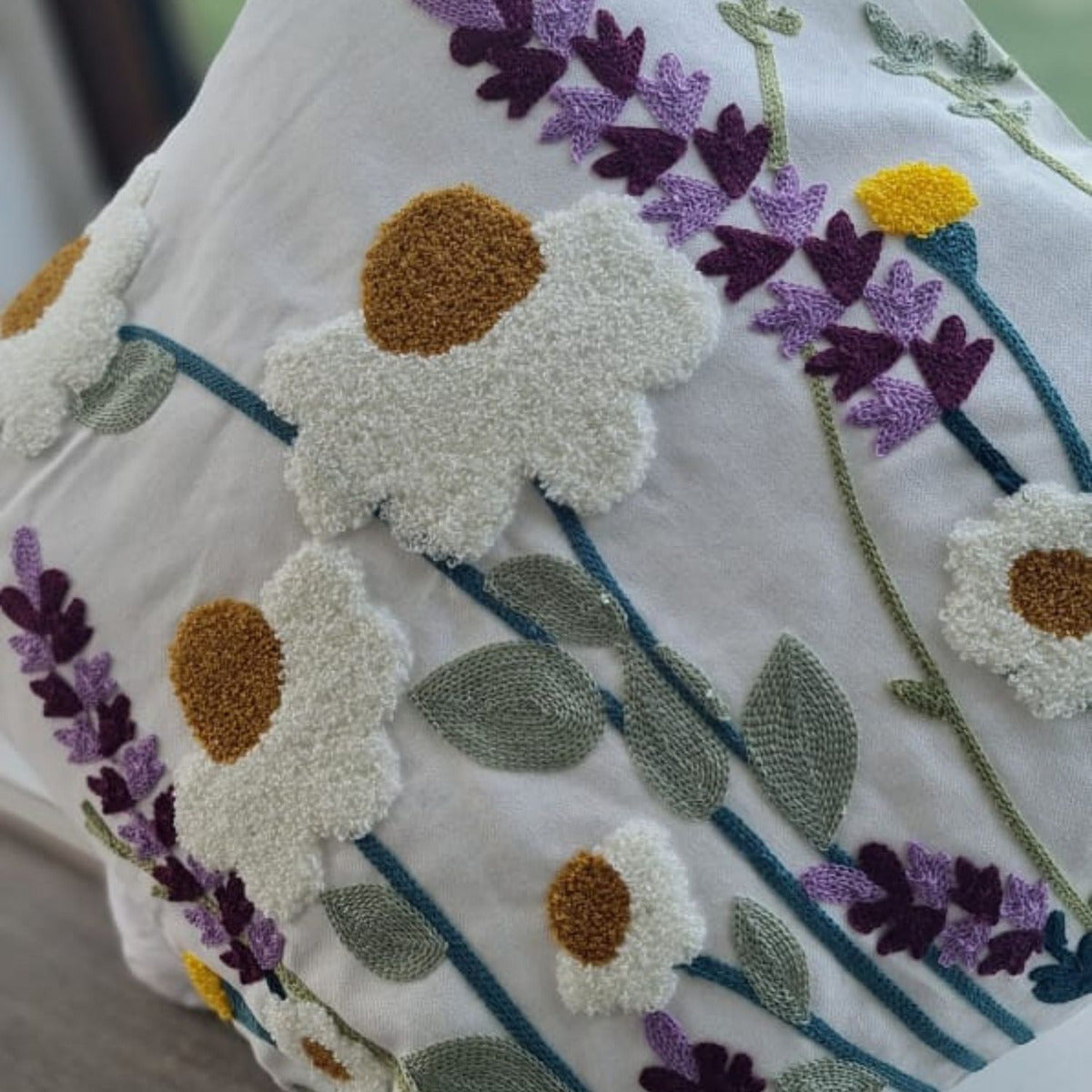 Funda Blanca Bordada Lavanda Y Margarita 45x42