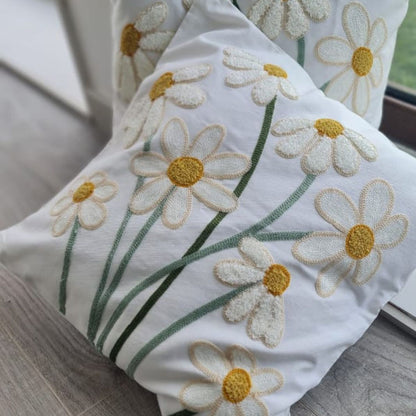 Funda Cojin Blancas Margaritas Bordadas 45x42
