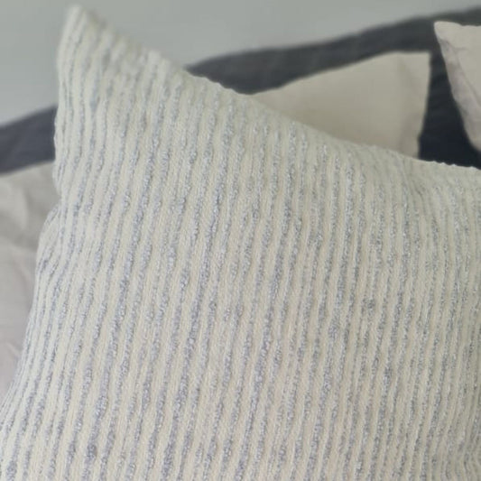 Funda Cojin Detalles Grises 45x42