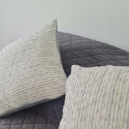 Funda Cojin Detalles Grises 45x42