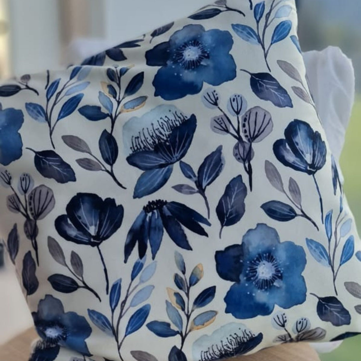 Funda Impresa Flores Azules Con Ramas Verdes 45x42